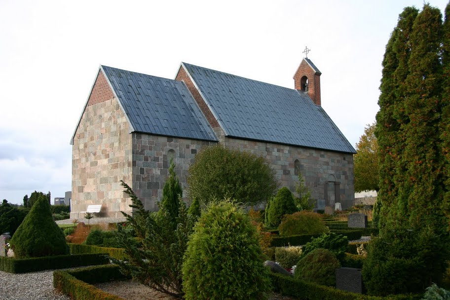 Ølst kirke set fra bagsiden