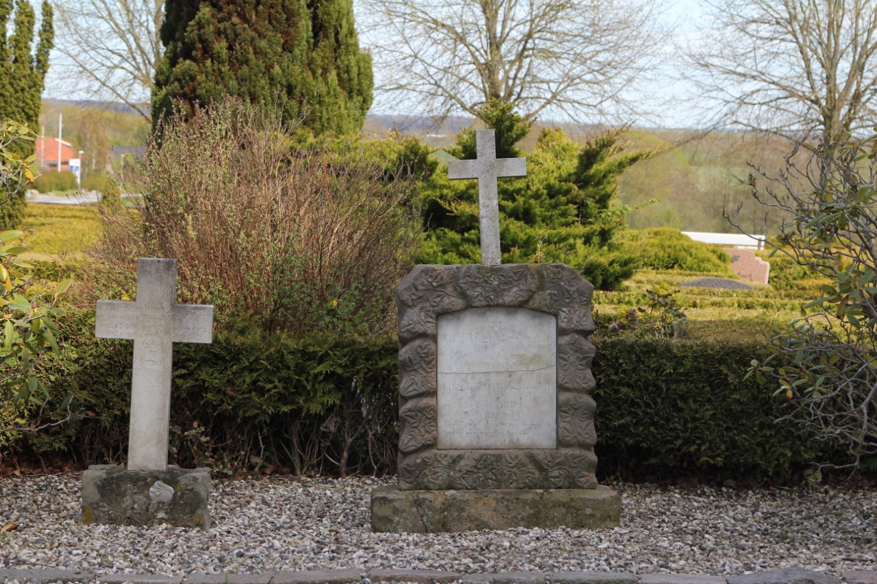 Fra kirkegården i Haslund